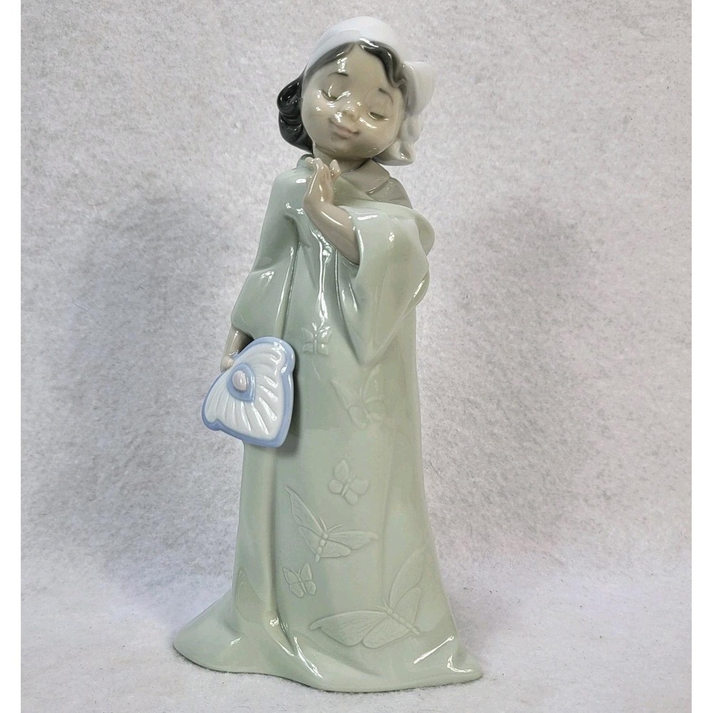 NAO Lladro Pretty Poses Figurine 1483 Girl with Fan in Kimono Butterfly Dress